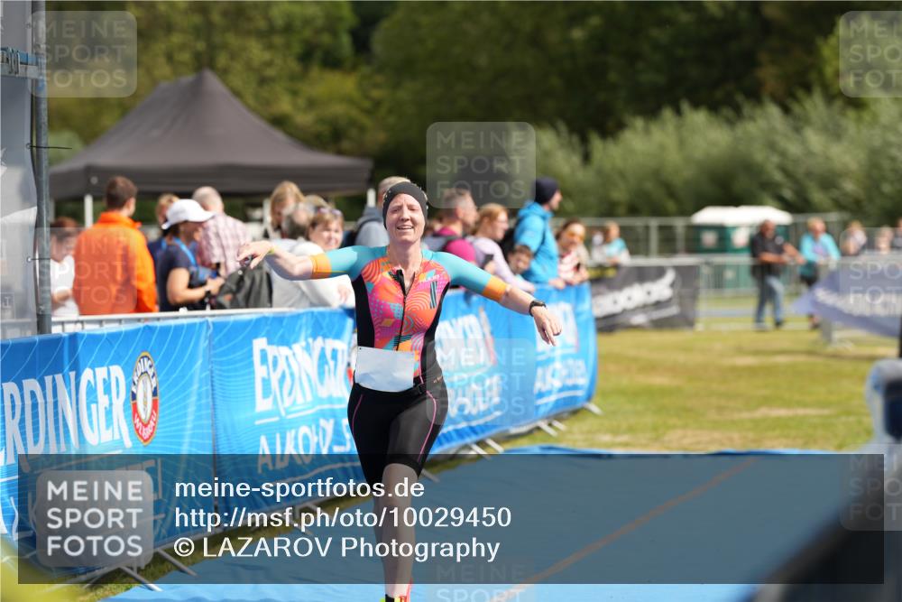 30.08.2026 - Elbe Triathlon Hamburg LAZAROV Photography http://msf.ph/oto/10029450 30.08.2026 12:40:03 Ziel 1677, 1723 meine-sportfotos.de