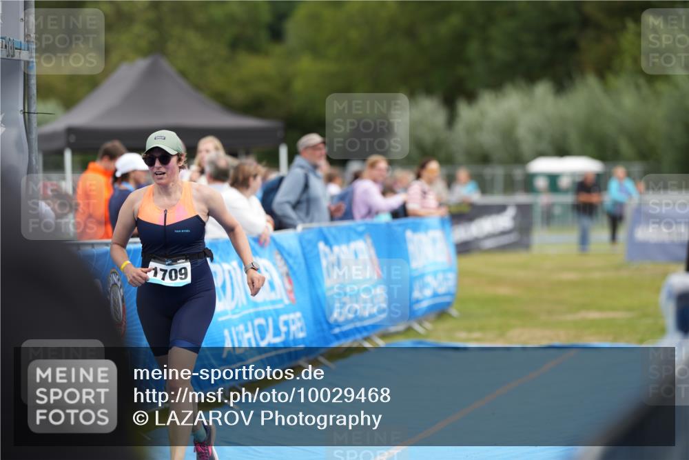 30.08.2026 - Elbe Triathlon Hamburg LAZAROV Photography http://msf.ph/oto/10029468 30.08.2026 12:41:34 Ziel 1709 meine-sportfotos.de
