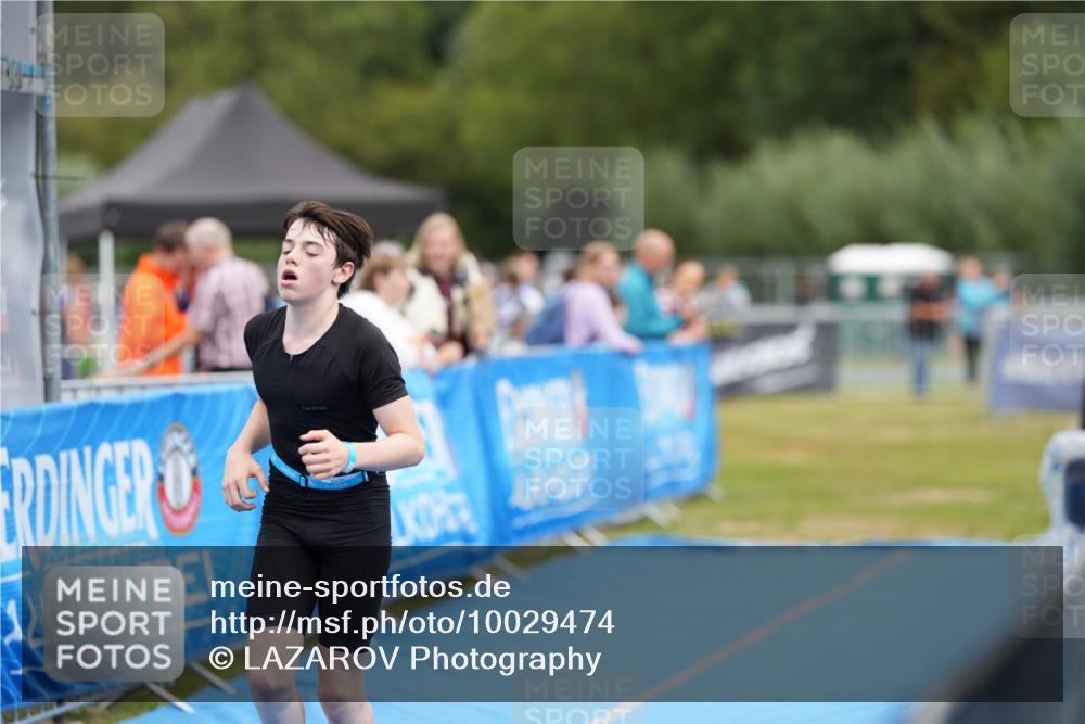 30.08.2026 - Elbe Triathlon Hamburg LAZAROV Photography http://msf.ph/oto/10029474 30.08.2026 12:42:17 Ziel 1727 meine-sportfotos.de
