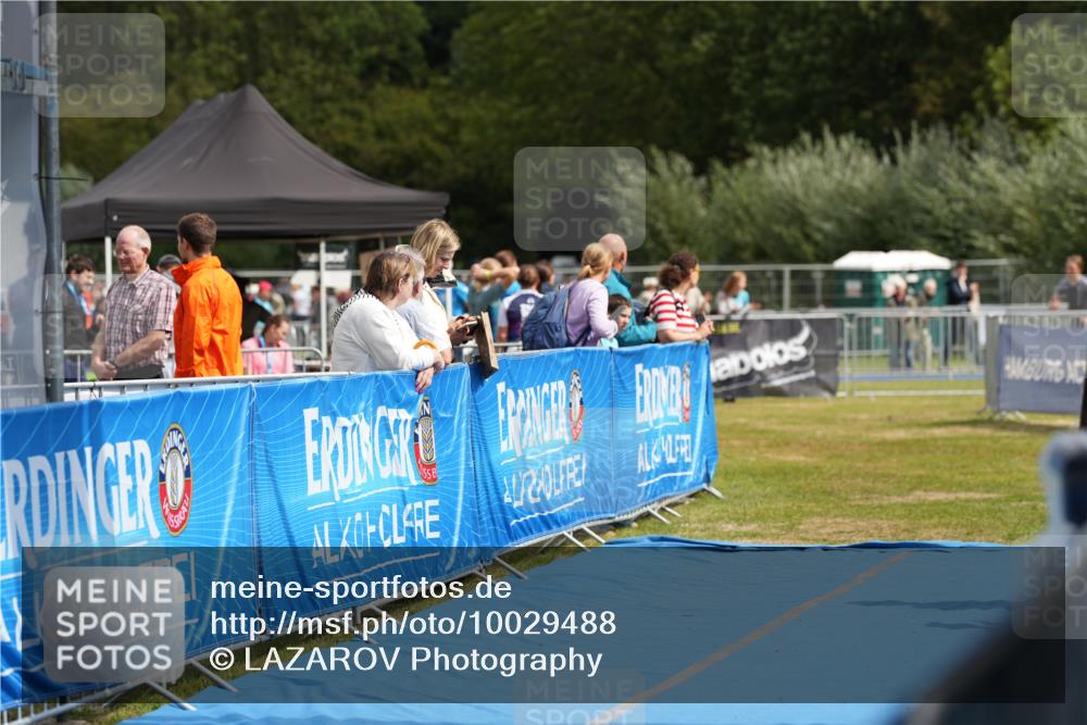 30.08.2026 - Elbe Triathlon Hamburg LAZAROV Photography http://msf.ph/oto/10029488 30.08.2026 12:44:05 Ziel 1747, 1765 meine-sportfotos.de