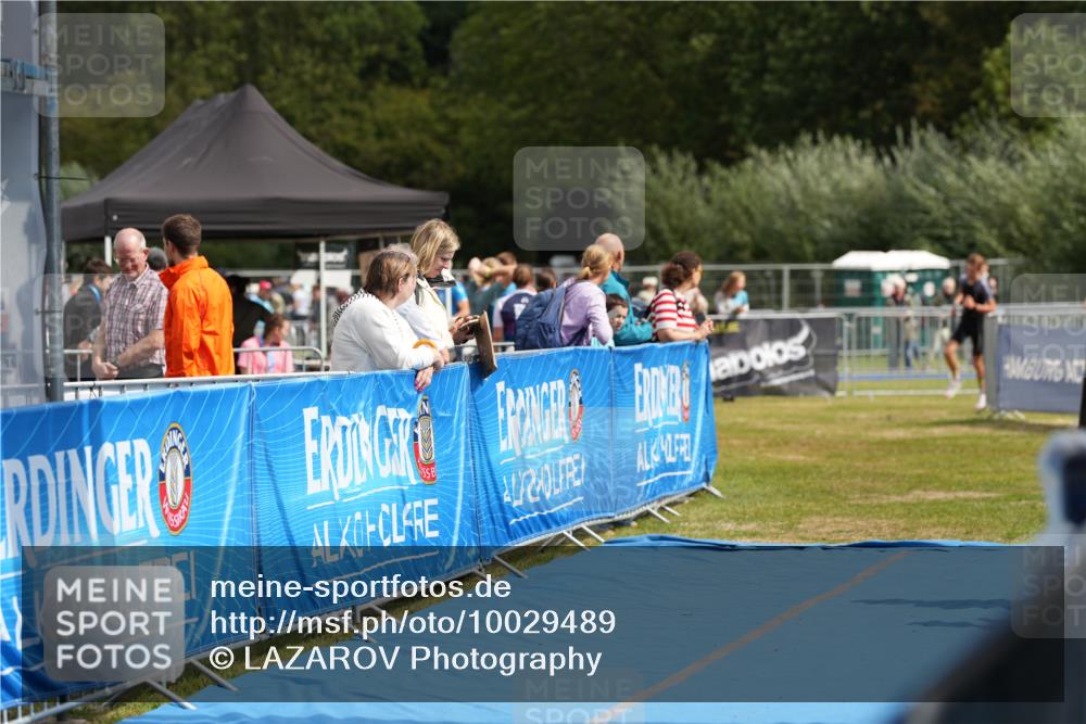 30.08.2026 - Elbe Triathlon Hamburg LAZAROV Photography http://msf.ph/oto/10029489 30.08.2026 12:44:06 Ziel 1747, 1765 meine-sportfotos.de