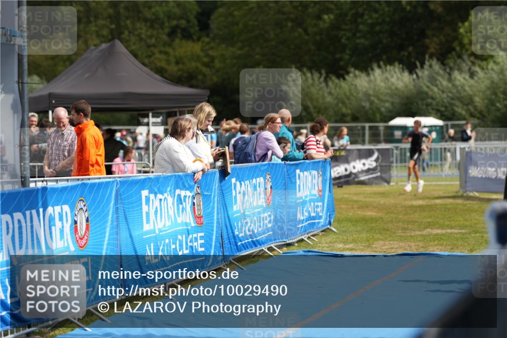 30.08.2026 - Elbe Triathlon Hamburg LAZAROV Photography http://msf.ph/oto/10029490 30.08.2026 12:44:06 Ziel 1747, 1765 meine-sportfotos.de