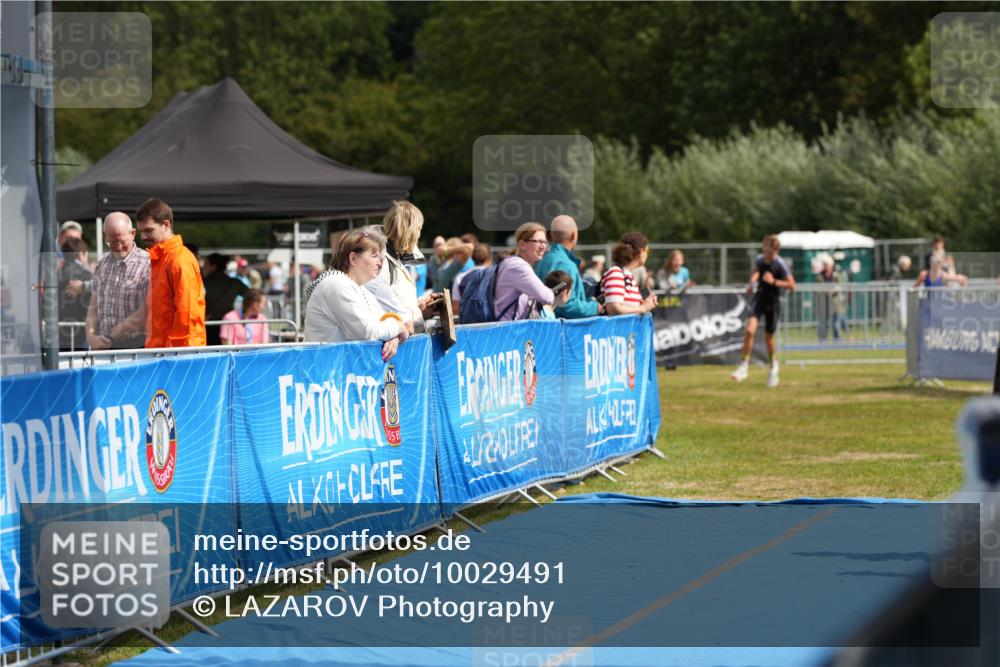 30.08.2026 - Elbe Triathlon Hamburg LAZAROV Photography http://msf.ph/oto/10029491 30.08.2026 12:44:06 Ziel 1747, 1765 meine-sportfotos.de