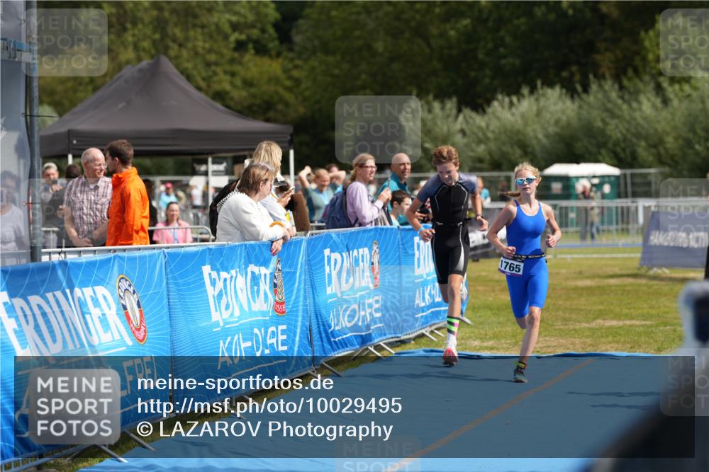 30.08.2026 - Elbe Triathlon Hamburg LAZAROV Photography http://msf.ph/oto/10029495 30.08.2026 12:44:11 Ziel 1747, 1765 meine-sportfotos.de