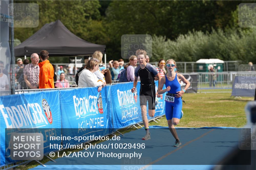 30.08.2026 - Elbe Triathlon Hamburg LAZAROV Photography http://msf.ph/oto/10029496 30.08.2026 12:44:11 Ziel 1747, 1765 meine-sportfotos.de