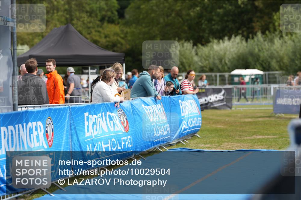 30.08.2026 - Elbe Triathlon Hamburg LAZAROV Photography http://msf.ph/oto/10029504 30.08.2026 12:44:37 Ziel 1743, 1745 meine-sportfotos.de