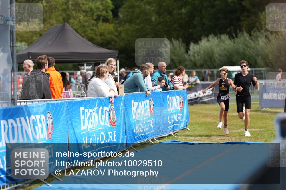 30.08.2026 - Elbe Triathlon Hamburg LAZAROV Photography http://msf.ph/oto/10029510 30.08.2026 12:44:42 Ziel 1743, 1745 meine-sportfotos.de