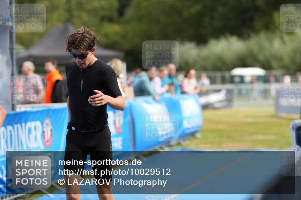 30.08.2026 - Elbe Triathlon Hamburg LAZAROV Photography http://msf.ph/oto/10029512 30.08.2026 12:44:46 Ziel 1743, 1745 meine-sportfotos.de