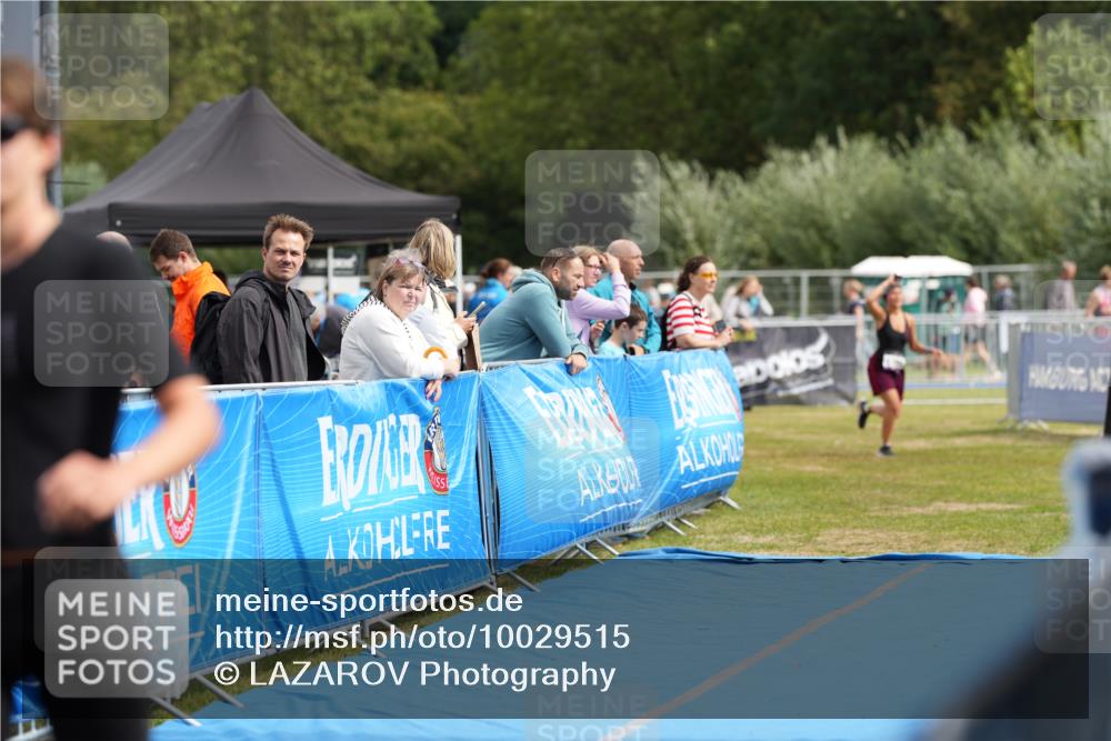 30.08.2026 - Elbe Triathlon Hamburg LAZAROV Photography http://msf.ph/oto/10029515 30.08.2026 12:44:47 Ziel 1743, 1745 meine-sportfotos.de