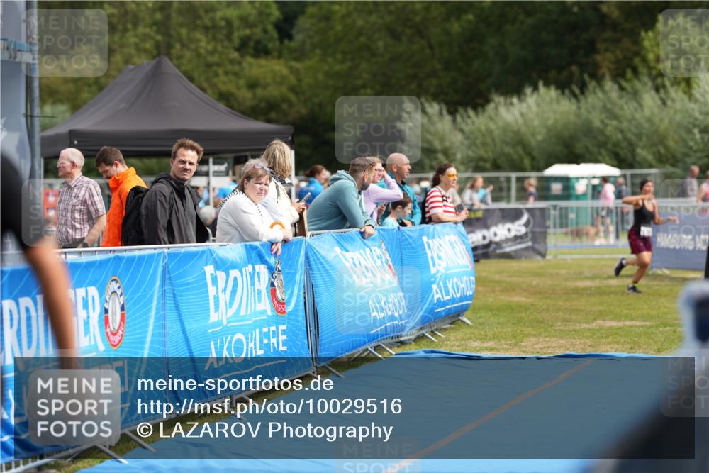 30.08.2026 - Elbe Triathlon Hamburg LAZAROV Photography http://msf.ph/oto/10029516 30.08.2026 12:44:48 Ziel 1743, 1745 meine-sportfotos.de