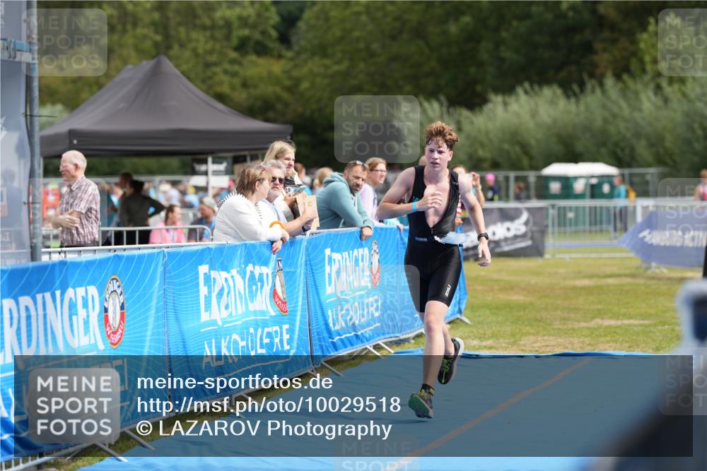 30.08.2026 - Elbe Triathlon Hamburg LAZAROV Photography http://msf.ph/oto/10029518 30.08.2026 12:45:18 Ziel 1733 meine-sportfotos.de