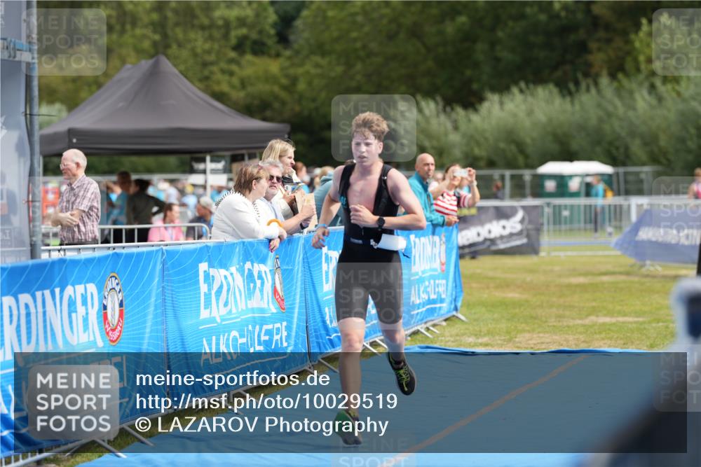 30.08.2026 - Elbe Triathlon Hamburg LAZAROV Photography http://msf.ph/oto/10029519 30.08.2026 12:45:19 Ziel 1733 meine-sportfotos.de