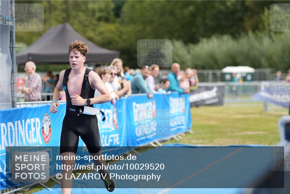 30.08.2026 - Elbe Triathlon Hamburg LAZAROV Photography http://msf.ph/oto/10029520 30.08.2026 12:45:19 Ziel 1733 meine-sportfotos.de