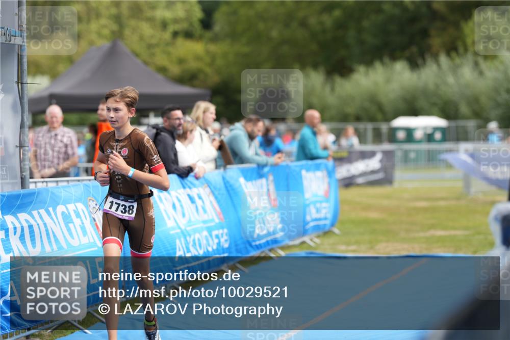 30.08.2026 - Elbe Triathlon Hamburg LAZAROV Photography http://msf.ph/oto/10029521 30.08.2026 12:46:49 Ziel 1738 meine-sportfotos.de