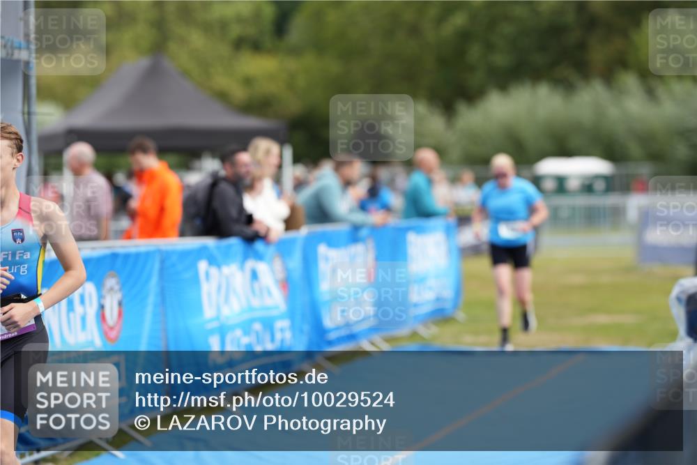 30.08.2026 - Elbe Triathlon Hamburg LAZAROV Photography http://msf.ph/oto/10029524 30.08.2026 12:47:00 Ziel 1684, 1732 meine-sportfotos.de