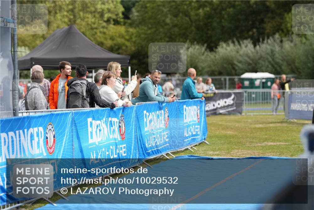 30.08.2026 - Elbe Triathlon Hamburg LAZAROV Photography http://msf.ph/oto/10029532 30.08.2026 12:47:30 Ziel 1728, 1760 meine-sportfotos.de