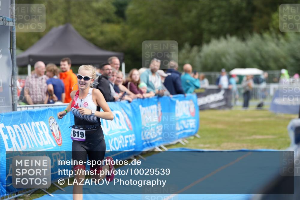 30.08.2026 - Elbe Triathlon Hamburg LAZAROV Photography http://msf.ph/oto/10029539 30.08.2026 12:51:41 Ziel 1819 meine-sportfotos.de