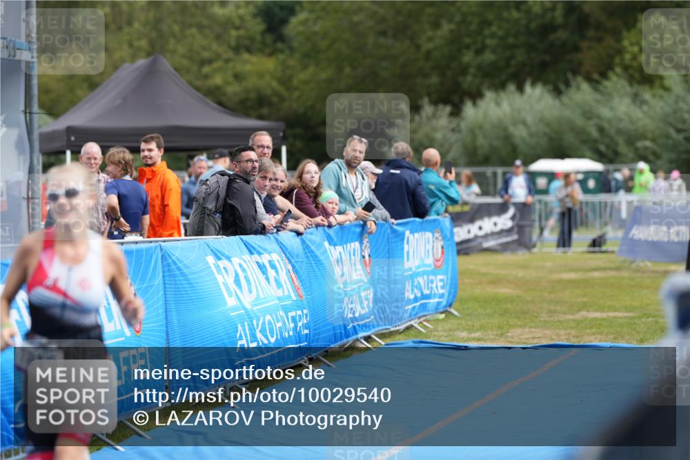 30.08.2026 - Elbe Triathlon Hamburg LAZAROV Photography http://msf.ph/oto/10029540 30.08.2026 12:51:42 Ziel 1819 meine-sportfotos.de
