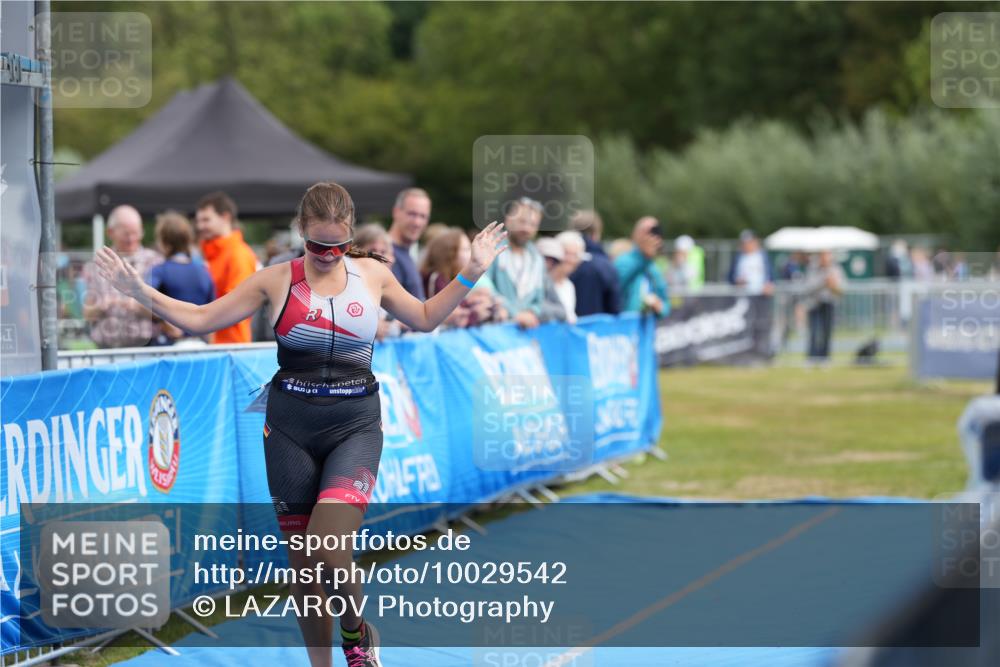 30.08.2026 - Elbe Triathlon Hamburg LAZAROV Photography http://msf.ph/oto/10029542 30.08.2026 12:51:54 Ziel 1759 meine-sportfotos.de
