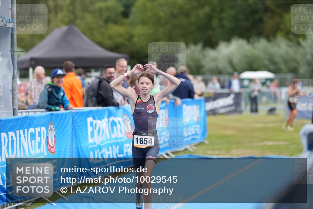 30.08.2026 - Elbe Triathlon Hamburg LAZAROV Photography http://msf.ph/oto/10029545 30.08.2026 12:52:13 Ziel 1854 meine-sportfotos.de