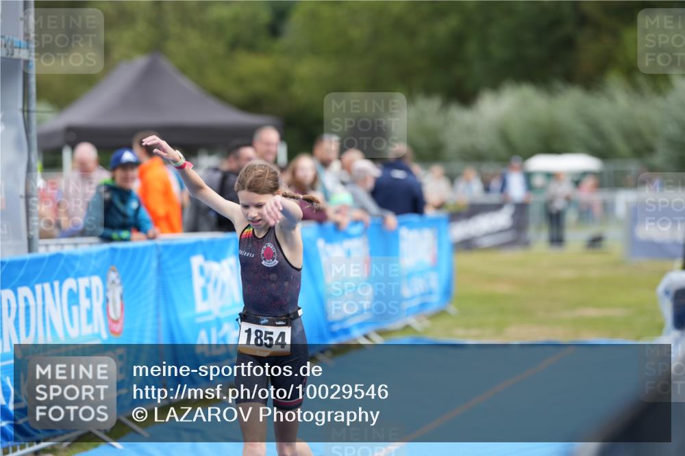 30.08.2026 - Elbe Triathlon Hamburg LAZAROV Photography http://msf.ph/oto/10029546 30.08.2026 12:52:13 Ziel 1854 meine-sportfotos.de