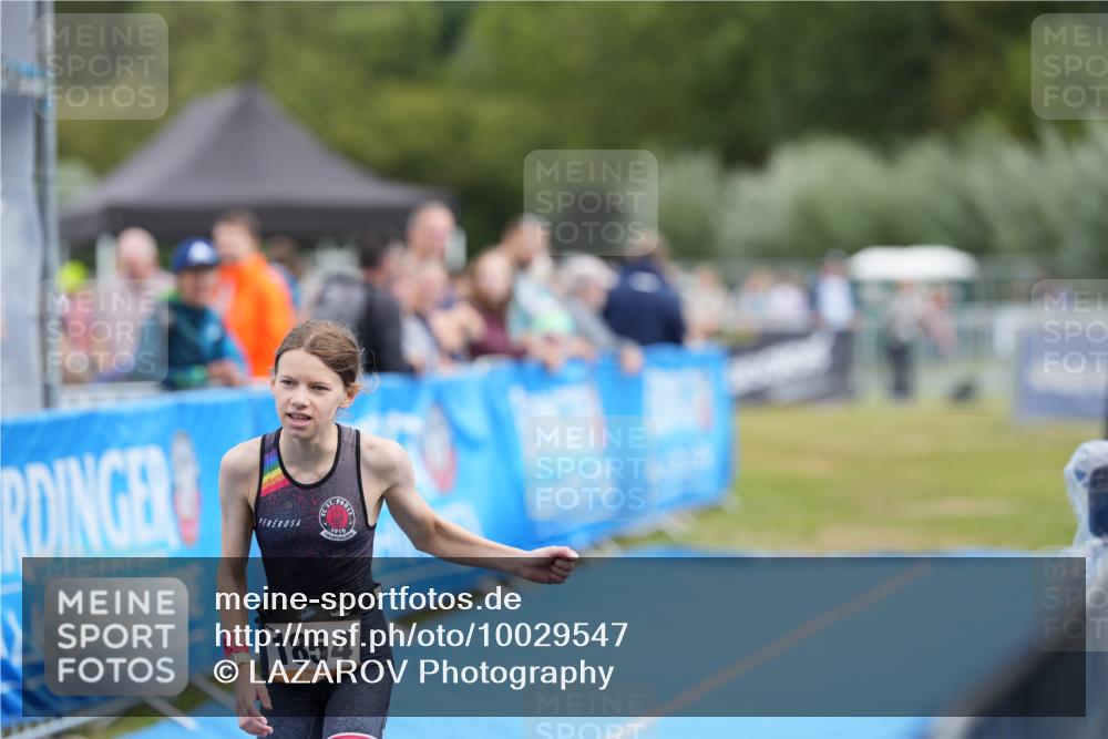 30.08.2026 - Elbe Triathlon Hamburg LAZAROV Photography http://msf.ph/oto/10029547 30.08.2026 12:52:14 Ziel 1854 meine-sportfotos.de