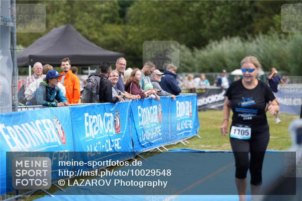 30.08.2026 - Elbe Triathlon Hamburg LAZAROV Photography http://msf.ph/oto/10029548 30.08.2026 12:52:52 Ziel 1705 meine-sportfotos.de