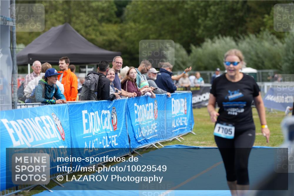 30.08.2026 - Elbe Triathlon Hamburg LAZAROV Photography http://msf.ph/oto/10029549 30.08.2026 12:52:52 Ziel 1705 meine-sportfotos.de