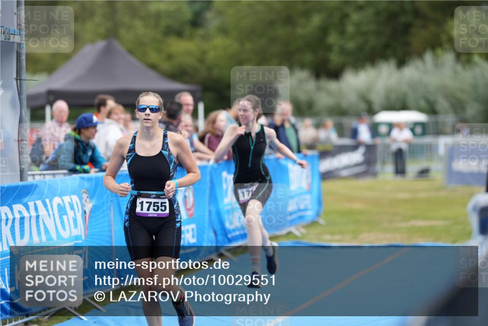 30.08.2026 - Elbe Triathlon Hamburg LAZAROV Photography http://msf.ph/oto/10029551 30.08.2026 12:53:07 Ziel 1755, 1768, 1842 meine-sportfotos.de