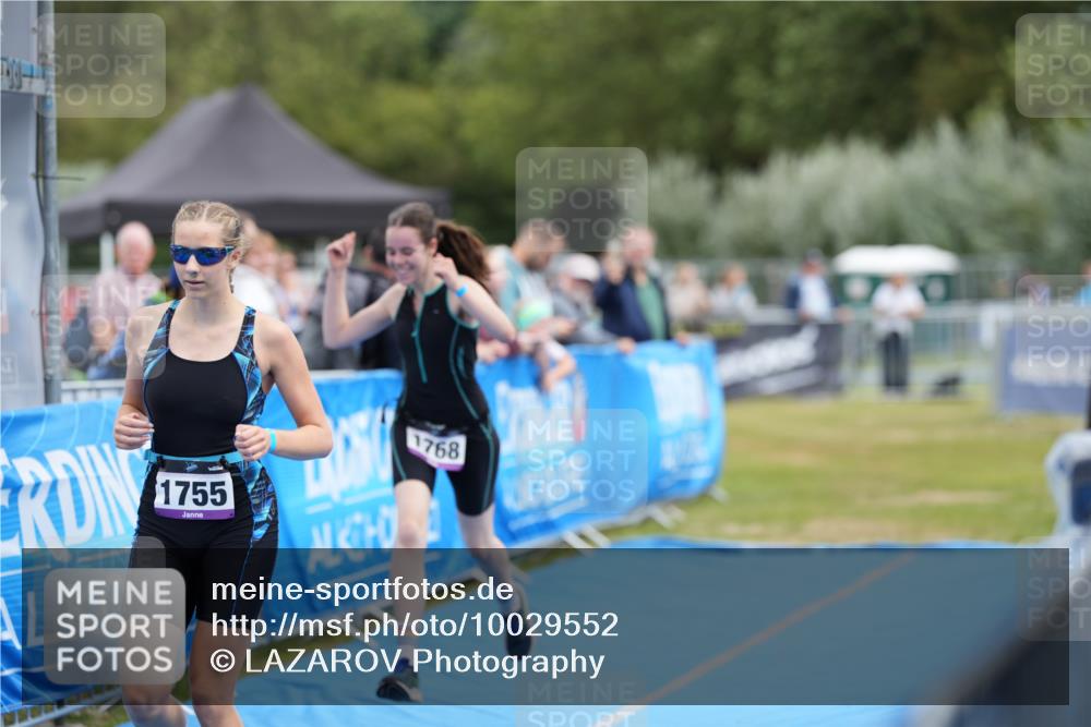 30.08.2026 - Elbe Triathlon Hamburg LAZAROV Photography http://msf.ph/oto/10029552 30.08.2026 12:53:07 Ziel 1755, 1768, 1842 meine-sportfotos.de