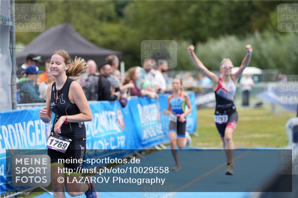 30.08.2026 - Elbe Triathlon Hamburg LAZAROV Photography http://msf.ph/oto/10029558 30.08.2026 12:53:40 Ziel 1757, 1769, 1852 meine-sportfotos.de