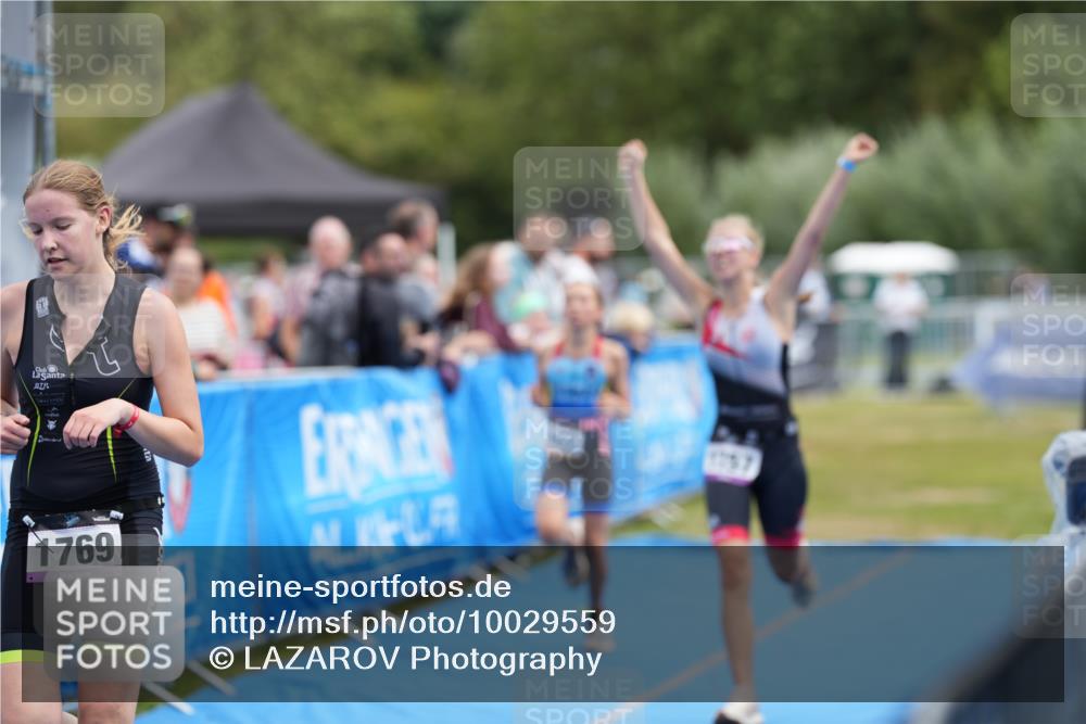 30.08.2026 - Elbe Triathlon Hamburg LAZAROV Photography http://msf.ph/oto/10029559 30.08.2026 12:53:40 Ziel 1757, 1769, 1852 meine-sportfotos.de