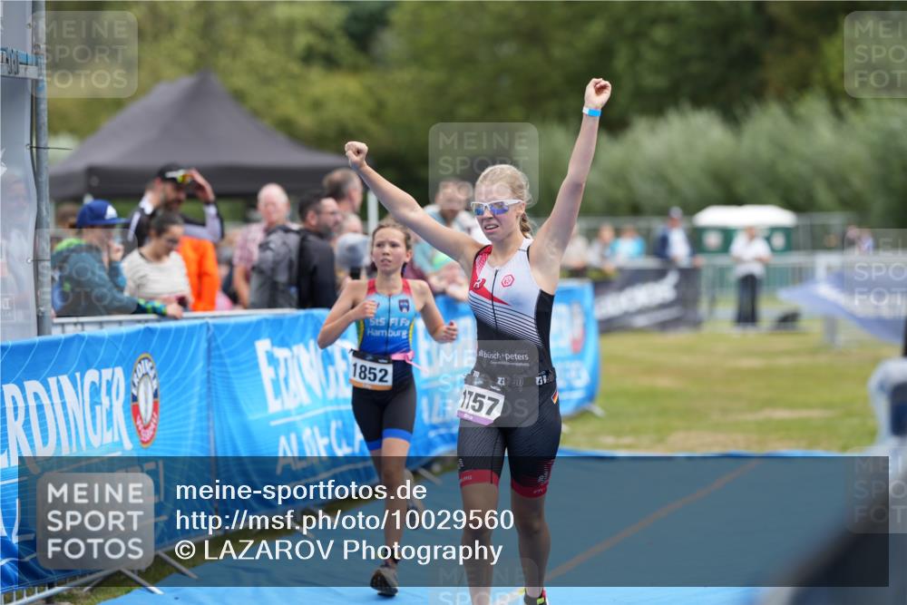 30.08.2026 - Elbe Triathlon Hamburg LAZAROV Photography http://msf.ph/oto/10029560 30.08.2026 12:53:41 Ziel 1757, 1769, 1852 meine-sportfotos.de