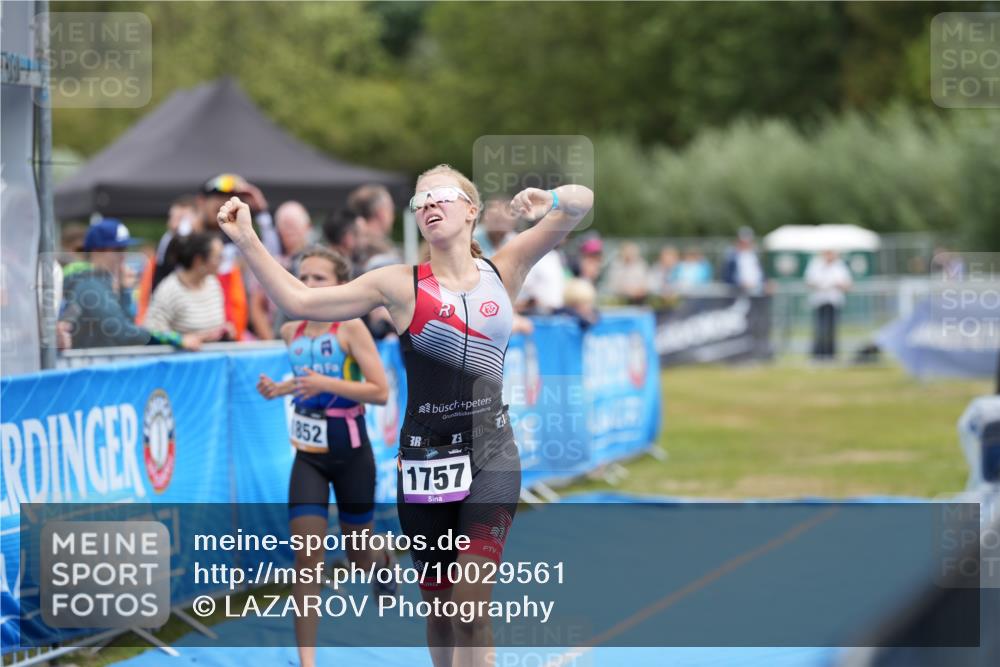 30.08.2026 - Elbe Triathlon Hamburg LAZAROV Photography http://msf.ph/oto/10029561 30.08.2026 12:53:41 Ziel 1757, 1769, 1852 meine-sportfotos.de