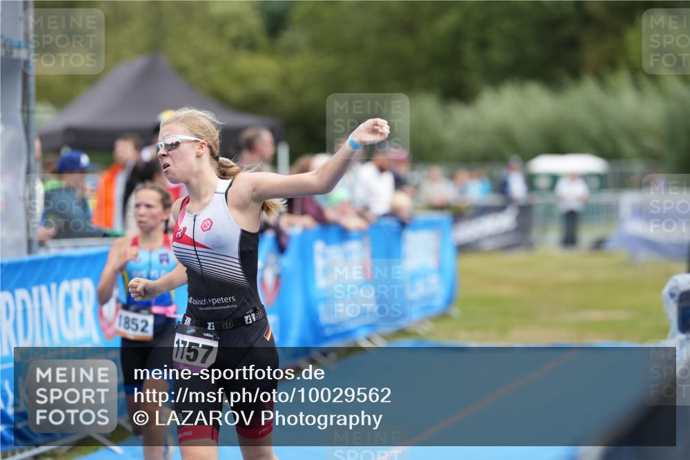30.08.2026 - Elbe Triathlon Hamburg LAZAROV Photography http://msf.ph/oto/10029562 30.08.2026 12:53:42 Ziel 1757, 1769, 1852 meine-sportfotos.de