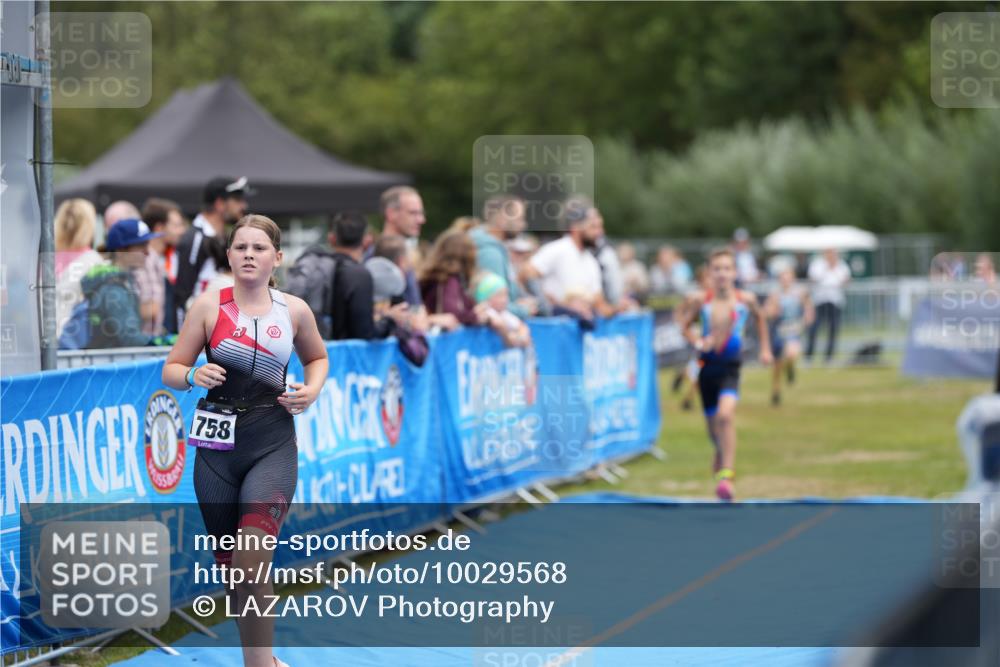 30.08.2026 - Elbe Triathlon Hamburg LAZAROV Photography http://msf.ph/oto/10029568 30.08.2026 12:54:19 Ziel 1758, 1836, 1857, 1864 meine-sportfotos.de