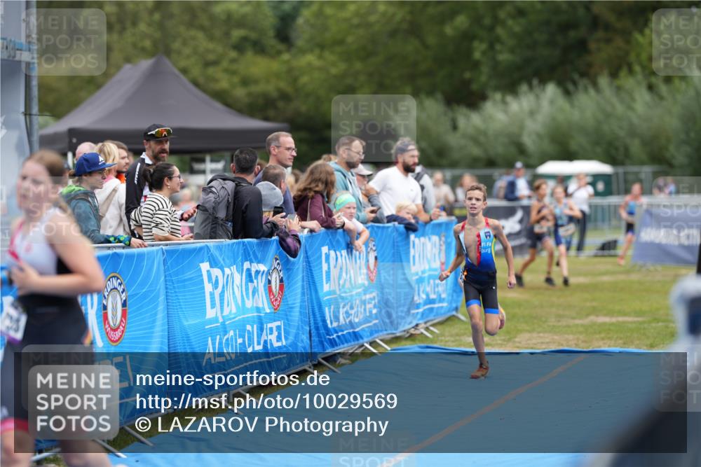 30.08.2026 - Elbe Triathlon Hamburg LAZAROV Photography http://msf.ph/oto/10029569 30.08.2026 12:54:19 Ziel 1758, 1836, 1857, 1864 meine-sportfotos.de