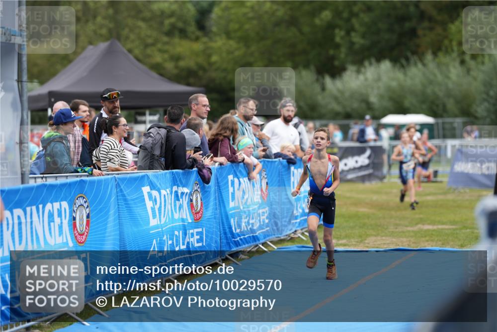30.08.2026 - Elbe Triathlon Hamburg LAZAROV Photography http://msf.ph/oto/10029570 30.08.2026 12:54:20 Ziel 1758, 1836, 1857, 1864 meine-sportfotos.de