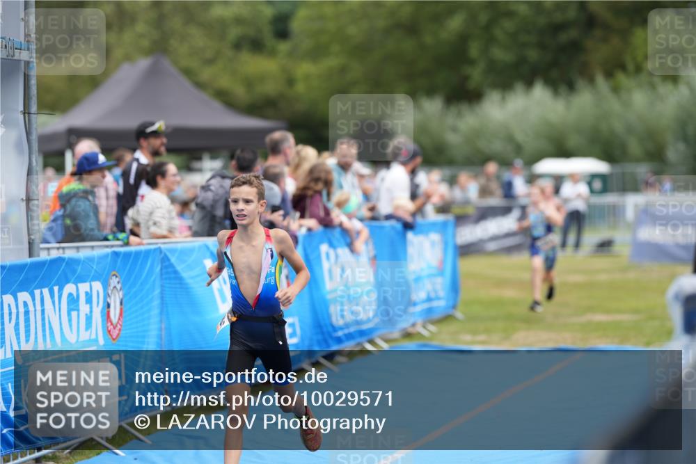 30.08.2026 - Elbe Triathlon Hamburg LAZAROV Photography http://msf.ph/oto/10029571 30.08.2026 12:54:21 Ziel 1758, 1836, 1857, 1864 meine-sportfotos.de