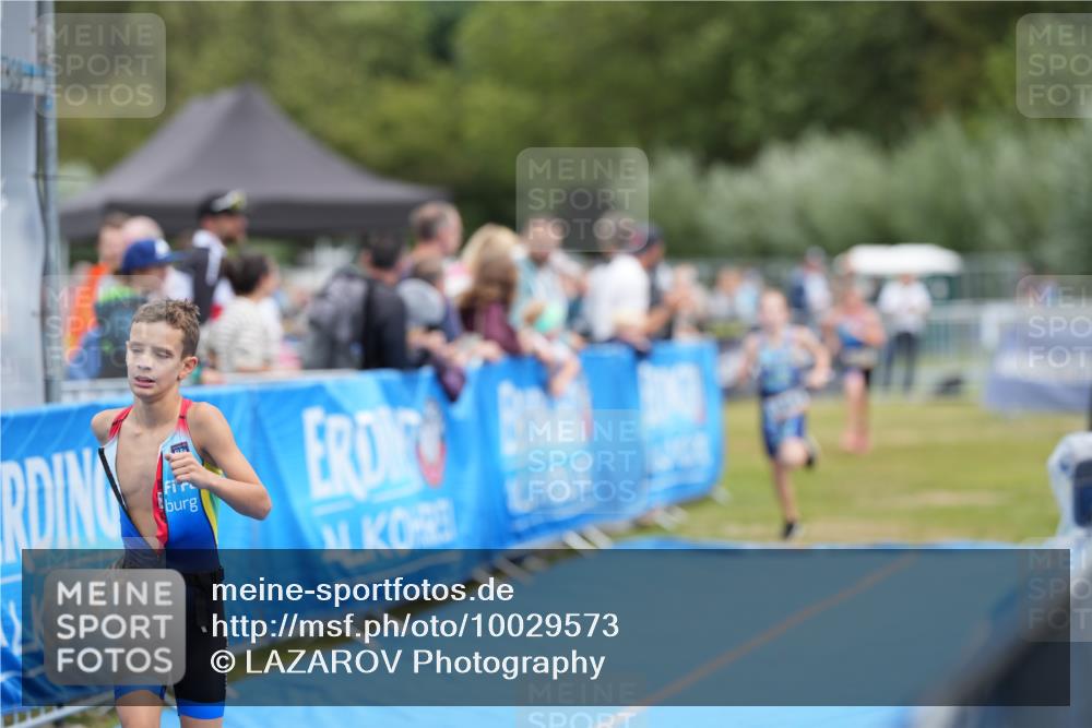 30.08.2026 - Elbe Triathlon Hamburg LAZAROV Photography http://msf.ph/oto/10029573 30.08.2026 12:54:22 Ziel 1758, 1836, 1857, 1864 meine-sportfotos.de