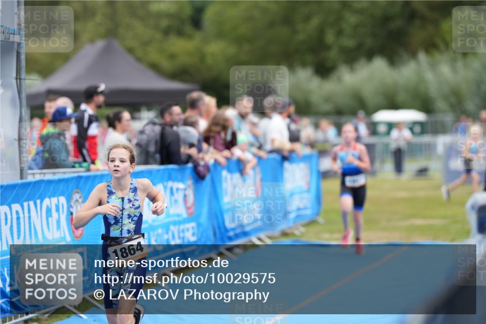 30.08.2026 - Elbe Triathlon Hamburg LAZAROV Photography http://msf.ph/oto/10029575 30.08.2026 12:54:25 Ziel 1836, 1857, 1864 meine-sportfotos.de