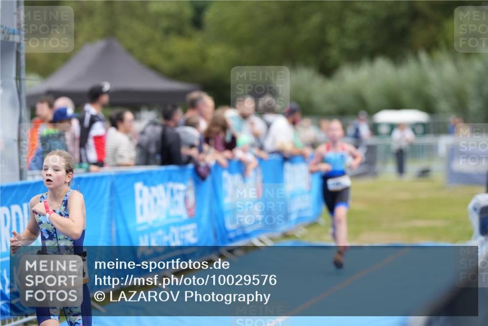 30.08.2026 - Elbe Triathlon Hamburg LAZAROV Photography http://msf.ph/oto/10029576 30.08.2026 12:54:25 Ziel 1836, 1857, 1864 meine-sportfotos.de