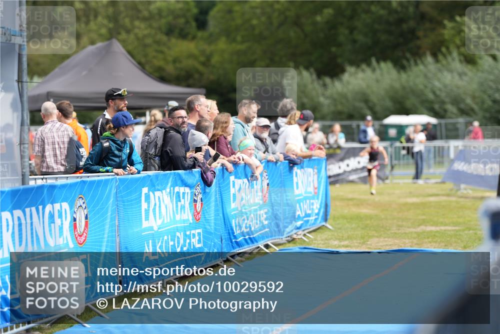 30.08.2026 - Elbe Triathlon Hamburg LAZAROV Photography http://msf.ph/oto/10029592 30.08.2026 12:54:56 Ziel 1851 meine-sportfotos.de