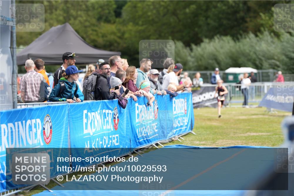 30.08.2026 - Elbe Triathlon Hamburg LAZAROV Photography http://msf.ph/oto/10029593 30.08.2026 12:54:56 Ziel 1851 meine-sportfotos.de