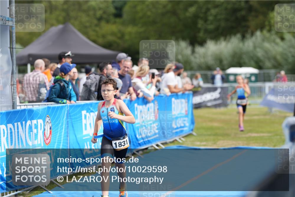 30.08.2026 - Elbe Triathlon Hamburg LAZAROV Photography http://msf.ph/oto/10029598 30.08.2026 12:55:17 Ziel 1831, 1856, 1868 meine-sportfotos.de