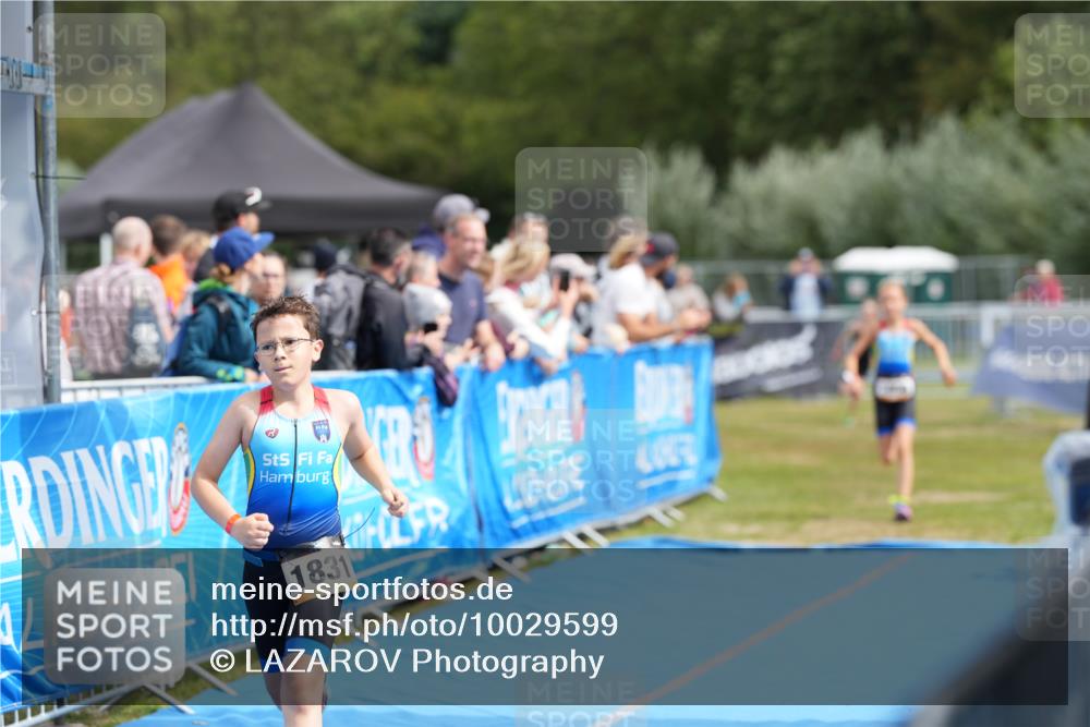30.08.2026 - Elbe Triathlon Hamburg LAZAROV Photography http://msf.ph/oto/10029599 30.08.2026 12:55:17 Ziel 1831, 1856, 1868 meine-sportfotos.de