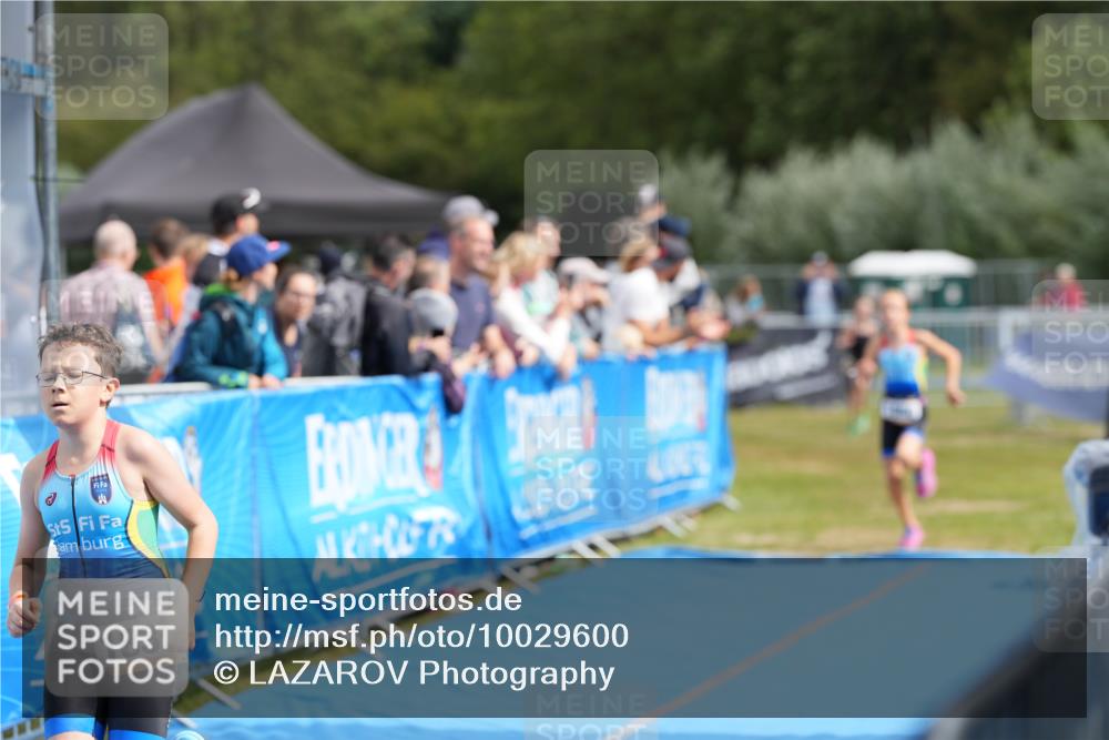 30.08.2026 - Elbe Triathlon Hamburg LAZAROV Photography http://msf.ph/oto/10029600 30.08.2026 12:55:18 Ziel 1831, 1856, 1868 meine-sportfotos.de