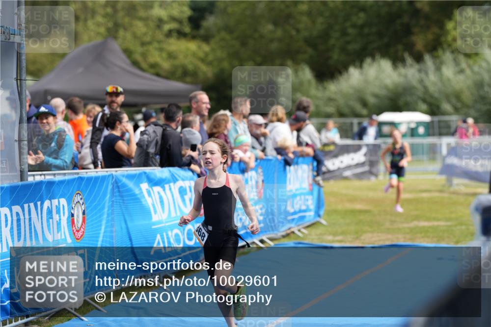 30.08.2026 - Elbe Triathlon Hamburg LAZAROV Photography http://msf.ph/oto/10029601 30.08.2026 12:55:24 Ziel 1856, 1863, 1868 meine-sportfotos.de