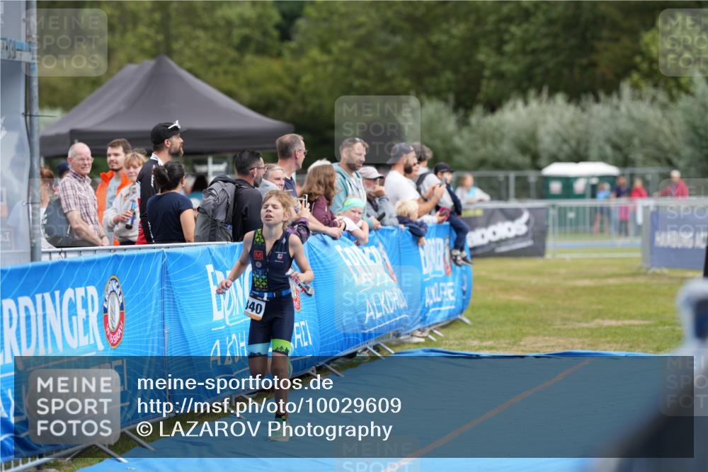 30.08.2026 - Elbe Triathlon Hamburg LAZAROV Photography http://msf.ph/oto/10029609 30.08.2026 12:55:39 Ziel 1840, 1844 meine-sportfotos.de