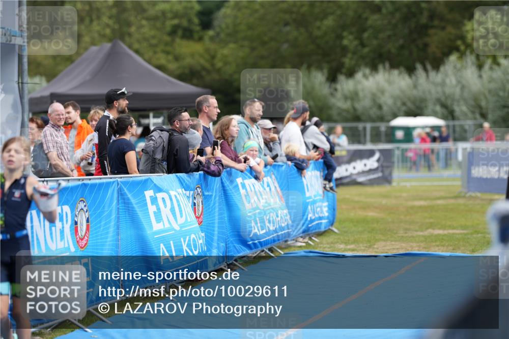 30.08.2026 - Elbe Triathlon Hamburg LAZAROV Photography http://msf.ph/oto/10029611 30.08.2026 12:55:41 Ziel 1840, 1844 meine-sportfotos.de